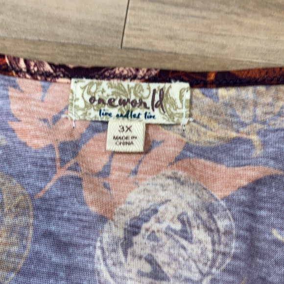 💜$10ifbundle3 one world fall themed print lightweight top size 1X or 3X - Picture 14 of 16